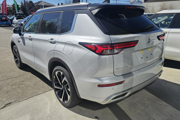 2024 Mitsubishi Outlander ZM PHEV Exceed Tourer SUV Image 5