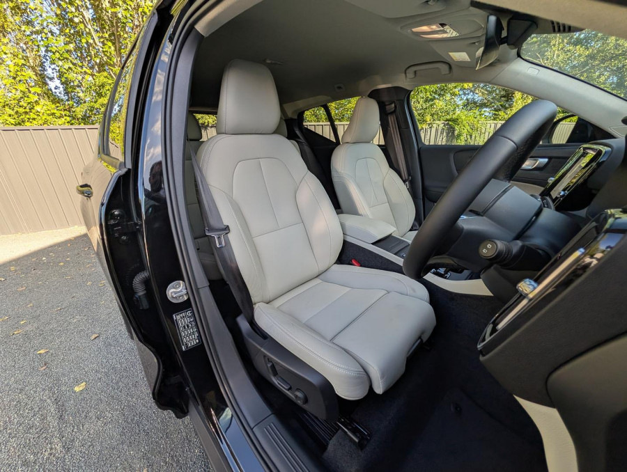 2025 MY26 Volvo XC40 XZ Plus B4 SUV Image 15