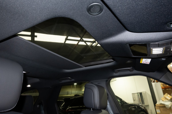 2026 Land Rover Discovery Series 5 D350 Dynamic SE SUV image 11