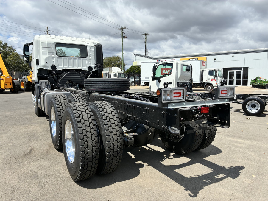 2026 Hino 700 FS 2632 AT LEAF 4575 FS Cab Chassis Image 6