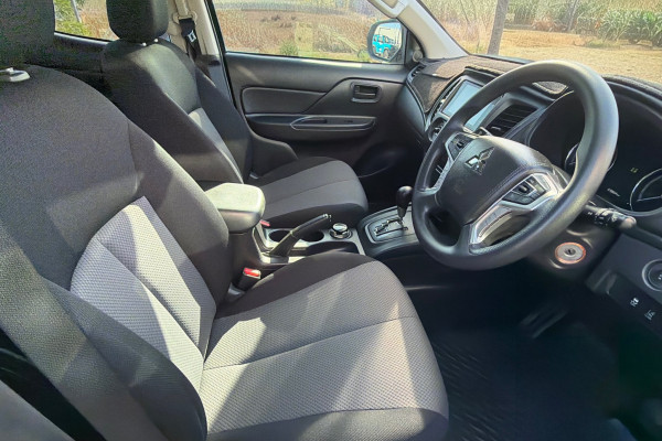 2023 Mitsubishi Triton MR GLX Cab Chassis Image 6