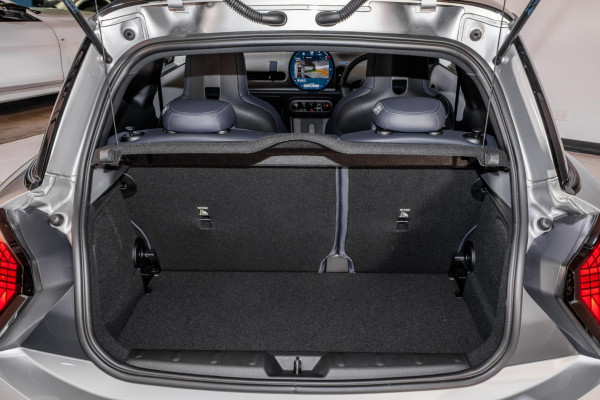 2025 MINI Cooper F65 S Favoured Hatch image 10