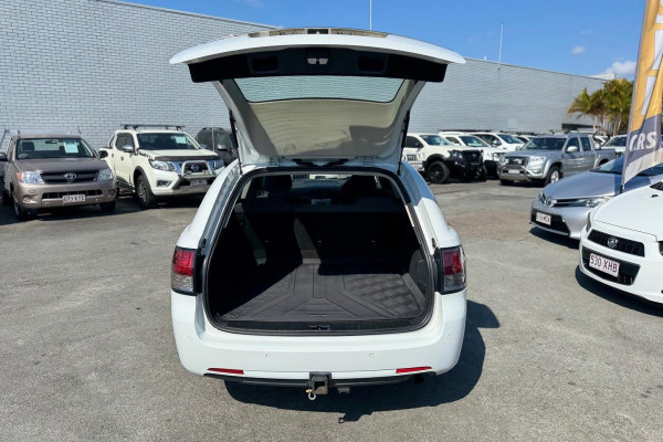 2009 MY9.5 Holden Commodore VE Omega Wagon Image 14