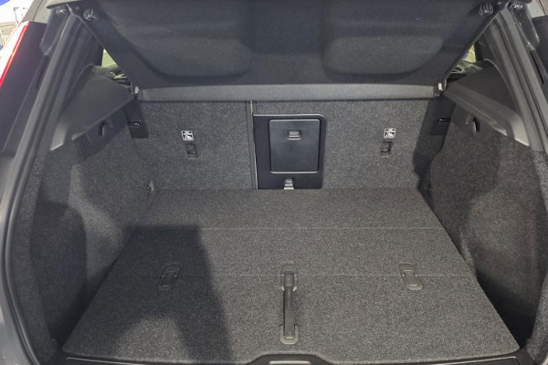 2026 Volvo EX40  Ultra Single Motor Extended Range SUV Image 5