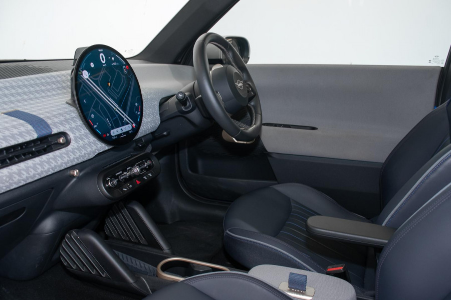 2024 MINI Cooper J01 SE Favoured Hatch