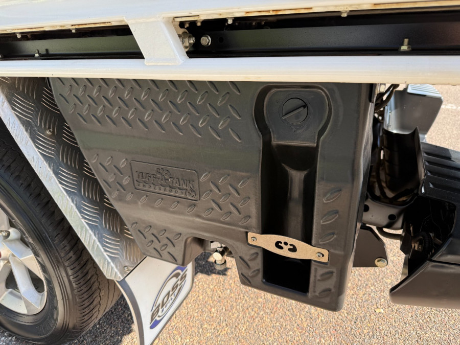 2023 Isuzu D-MAX RG LS-M Cab Chassis Image 9