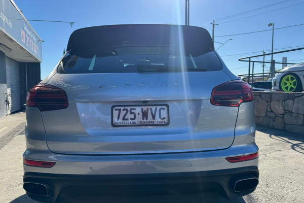 2016 MY17 Porsche Cayenne 92A Platinum Edition SUV Image 7