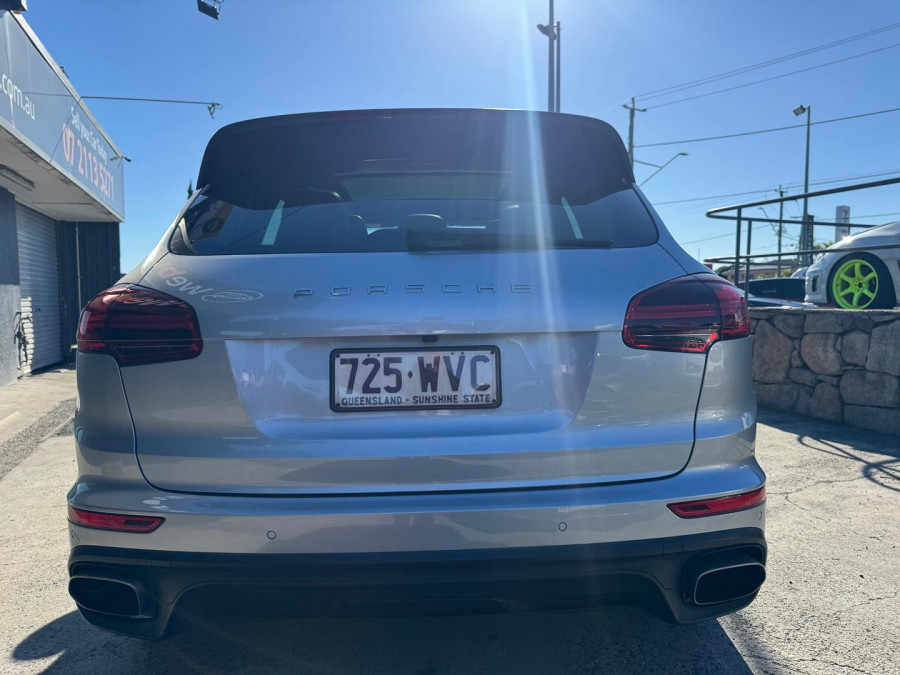 2016 MY17 Porsche Cayenne 92A Platinum Edition SUV Image 7
