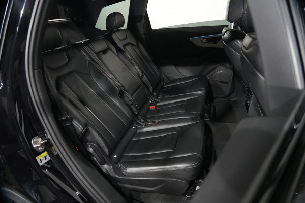 2020 Audi Q7 50 TDI S Line SUV Image 32