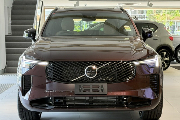 2026 Volvo XC90 L Series Ultra T8 Plug-in Hybrid Dark SUV Image 4