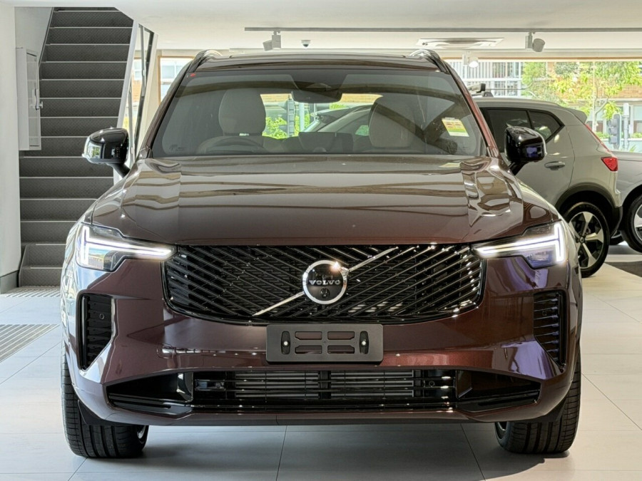 2026 Volvo XC90 L Series Ultra T8 Plug-in Hybrid Dark SUV Image 4