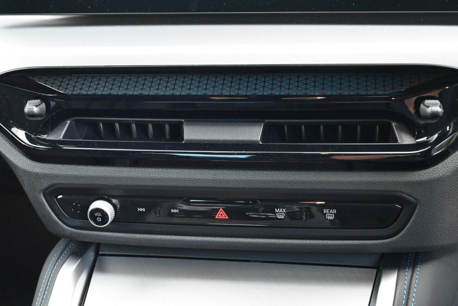 2025 BMW 2 Series G42 M240i xDrive Coupe Image 20