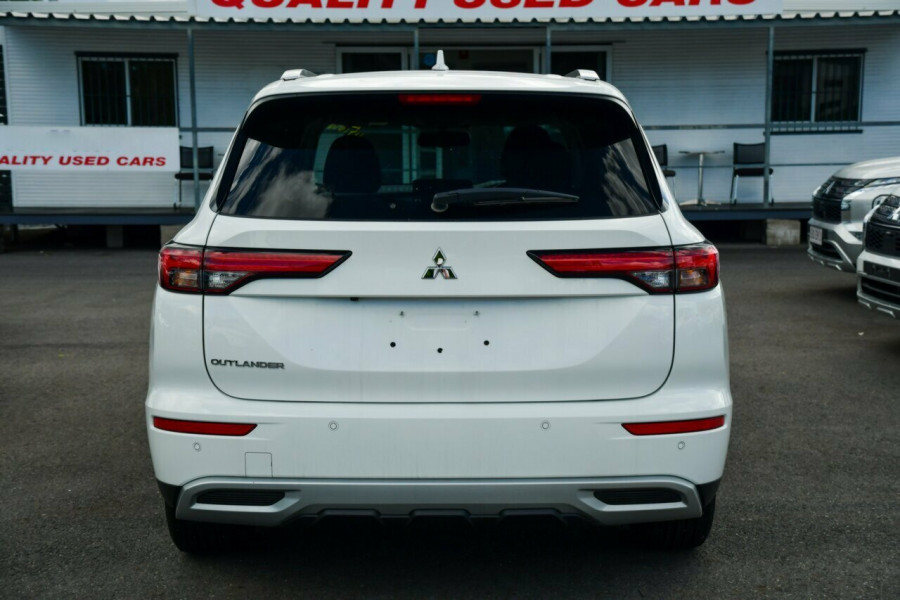 2024 Mitsubishi Outlander ZM LS SUV Image 3
