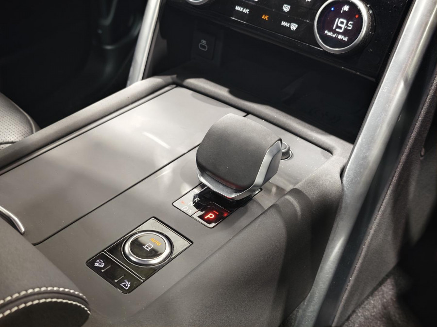 2025 Land Rover Discovery Series 5 D350 Dynamic SE SUV Image 31