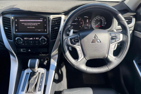 2017 Mitsubishi Pajero Sport QE GLS SUV Image 18