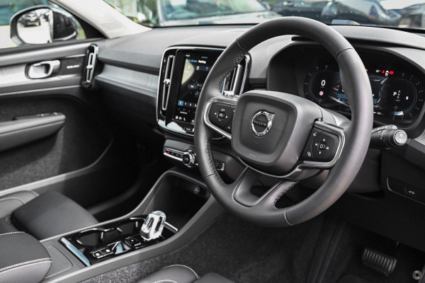 2025 Volvo XC40 XZ Ultra B4 Bright SUV Image 5
