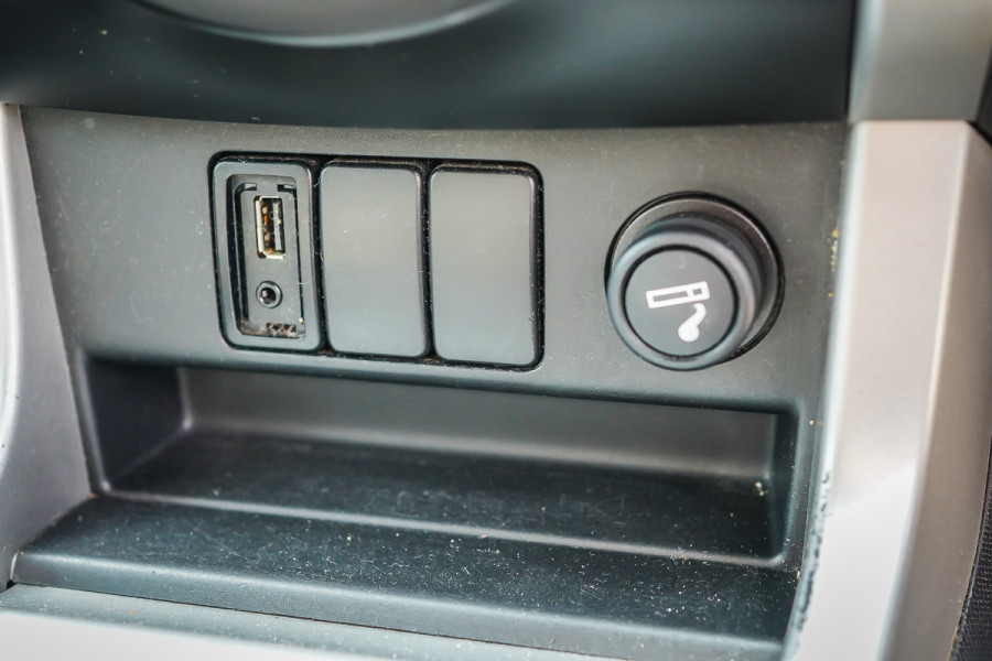 2015 Isuzu MU-X LS-T SUV Image 25