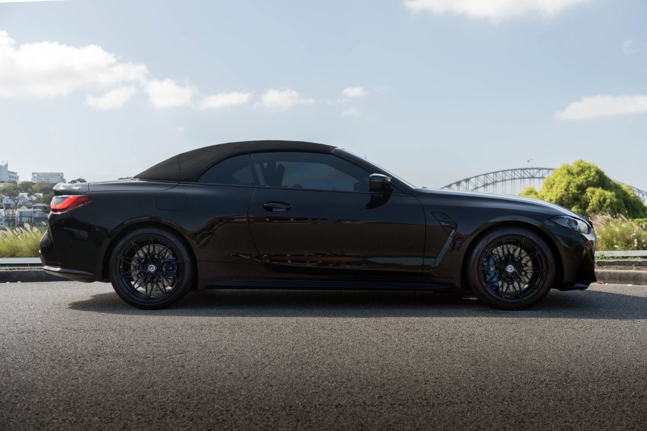 2022 BMW M4 Competition Convertible Image 3