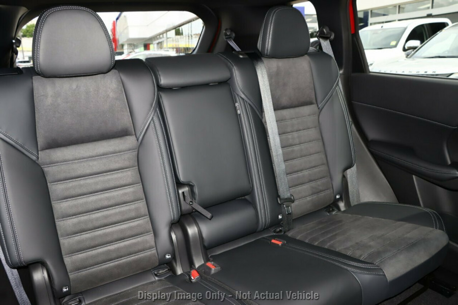 2024 Mitsubishi Outlander ZM Black Edition SUV Image 9