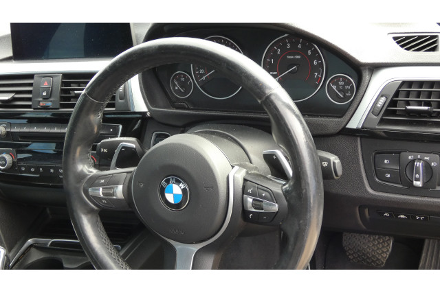 2016 BMW 330i F30 LCI LUXURY LINE Sedan Image 17