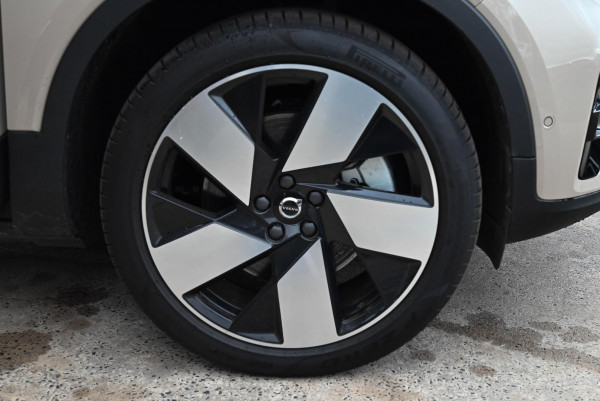 2026 Volvo EX40  Ultra Single Motor Extended Range SUV image 25