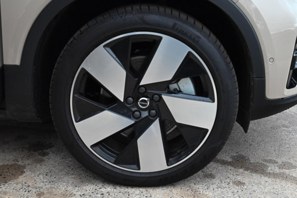 2026 Volvo EX40  Ultra Single Motor Extended Range SUV Image 25