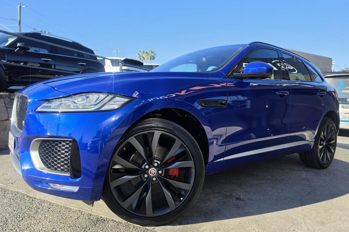 2016 MY17 Jaguar F-PACE X761 First Edition SUV