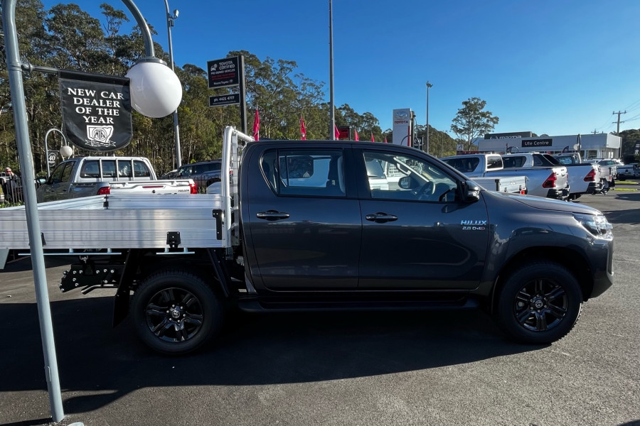 2025 MY24 Toyota HiLux GUN126R SR 48V Cab Chassis Image 9