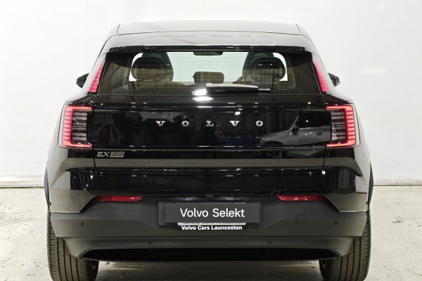 2024 Volvo EX30  Single Motor Extended Range Ultra SUV Image 3