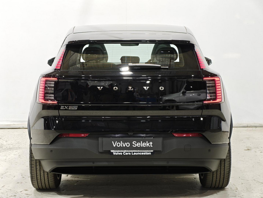 2024 Volvo EX30  Single Motor Extended Range Ultra SUV Image 3