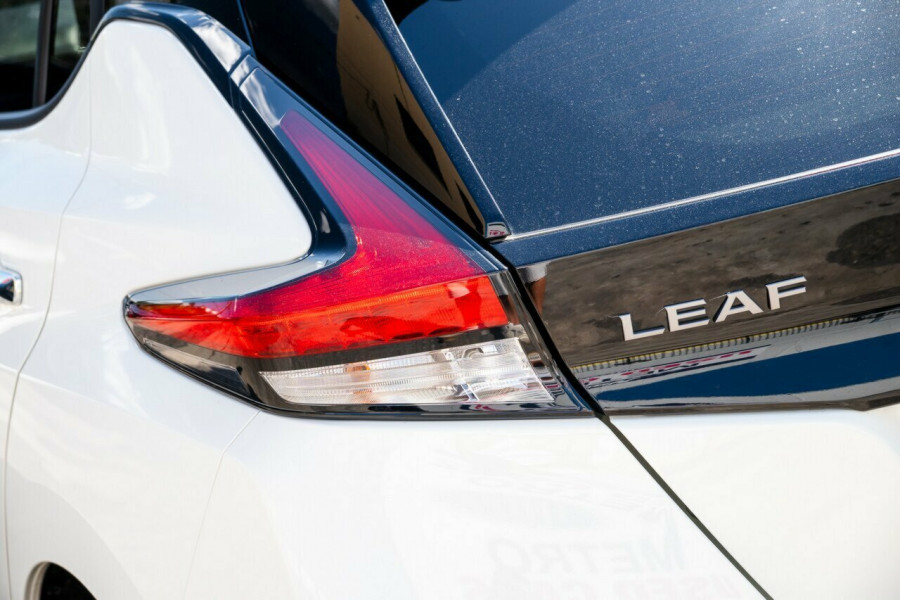 2023 Nissan LEAF ZE1  Hatch Image 9