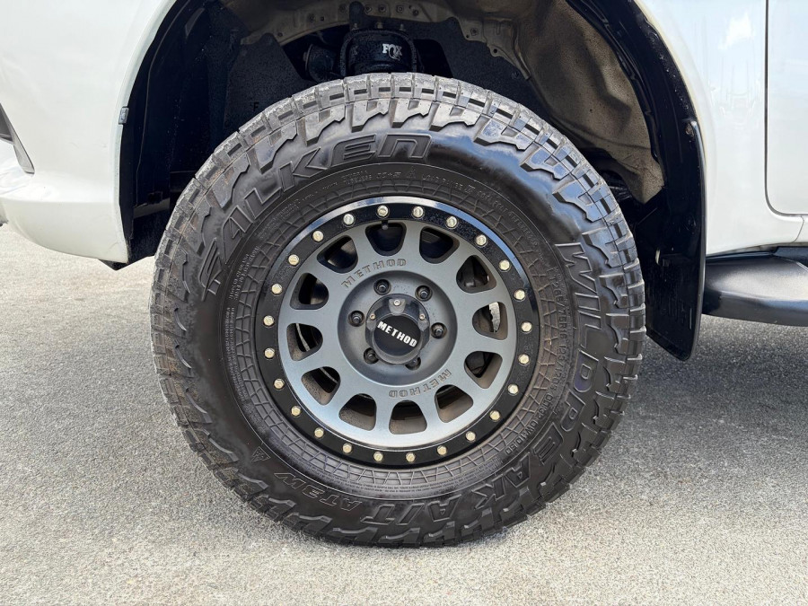 2016 Toyota HiLux  SR5 Double Cab Pick Up Image 11
