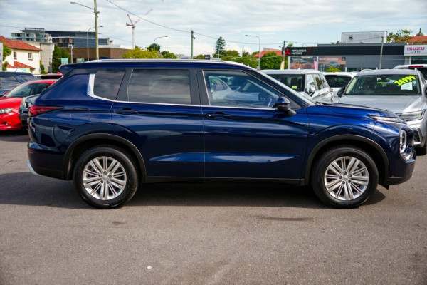 2024 Mitsubishi Outlander ZM LS SUV Image 4