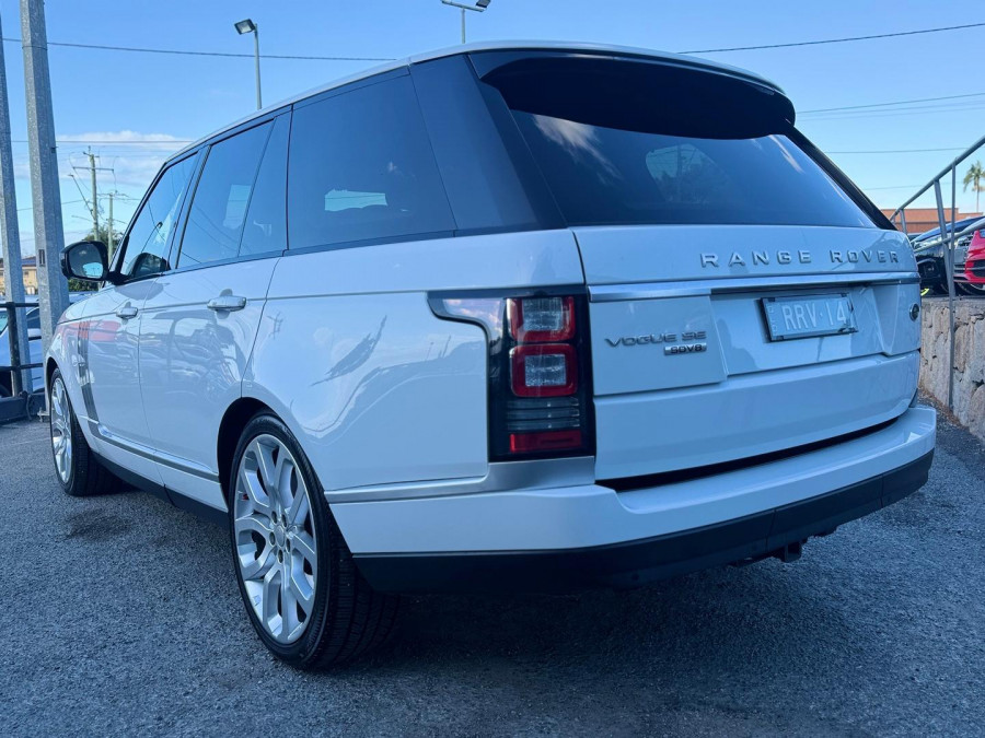 2014 MY14.5 Land Rover Range Rover L405 SDV8 Vogue SE SUV Image 10