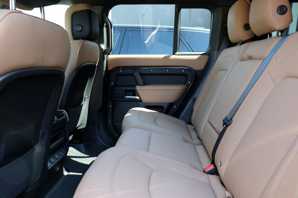 2026 Land Rover Defender L663 110 P425 X-Dynamic SE SUV image 5
