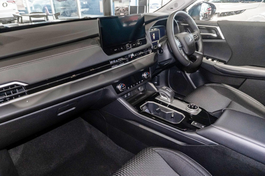 2025 Mitsubishi Outlander ZM LS SUV Image 7