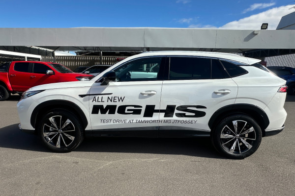 2024 MY24.5 MG HS AS33 Essence SUV