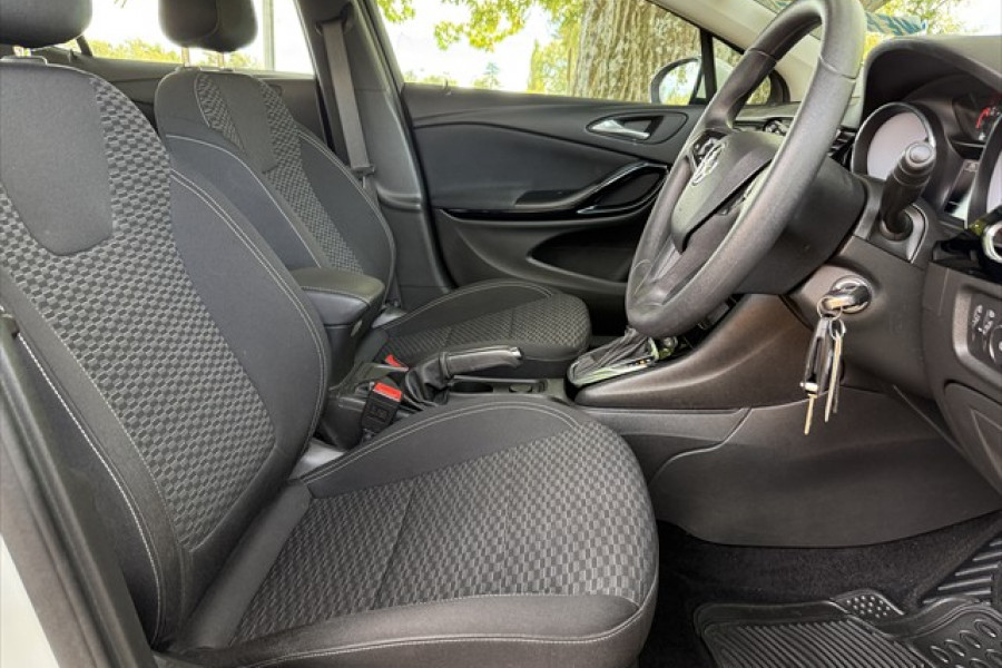 2019 Holden Astra BK R Hatch Image 16