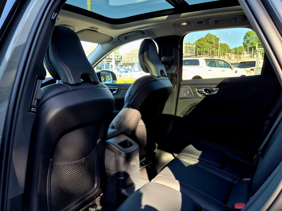 2026 Volvo XC60 UZ Ultra T8 Plug-in Hybrid Dark SUV Image 6