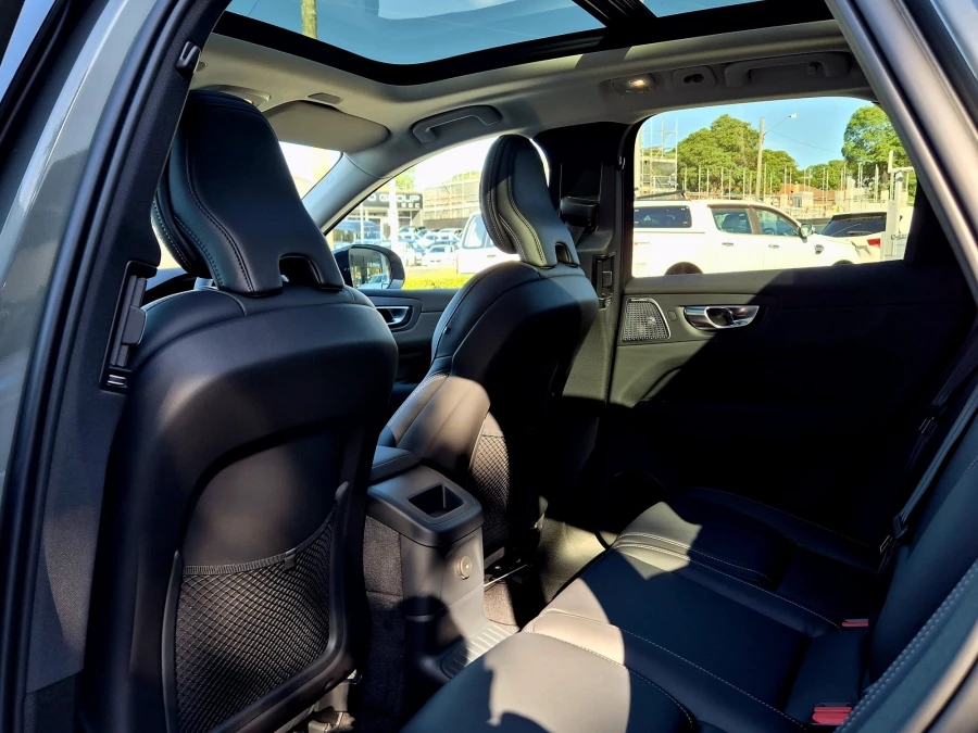 2026 Volvo XC60 UZ Ultra T8 Plug-in Hybrid Dark SUV Image 6