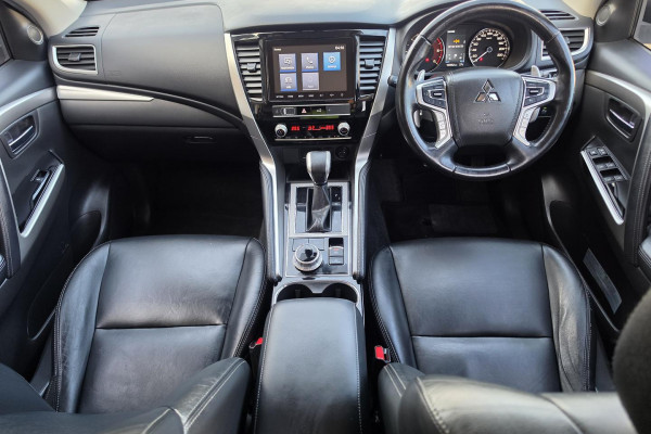 2020 Mitsubishi Pajero Sport QE GLS SUV Image 18
