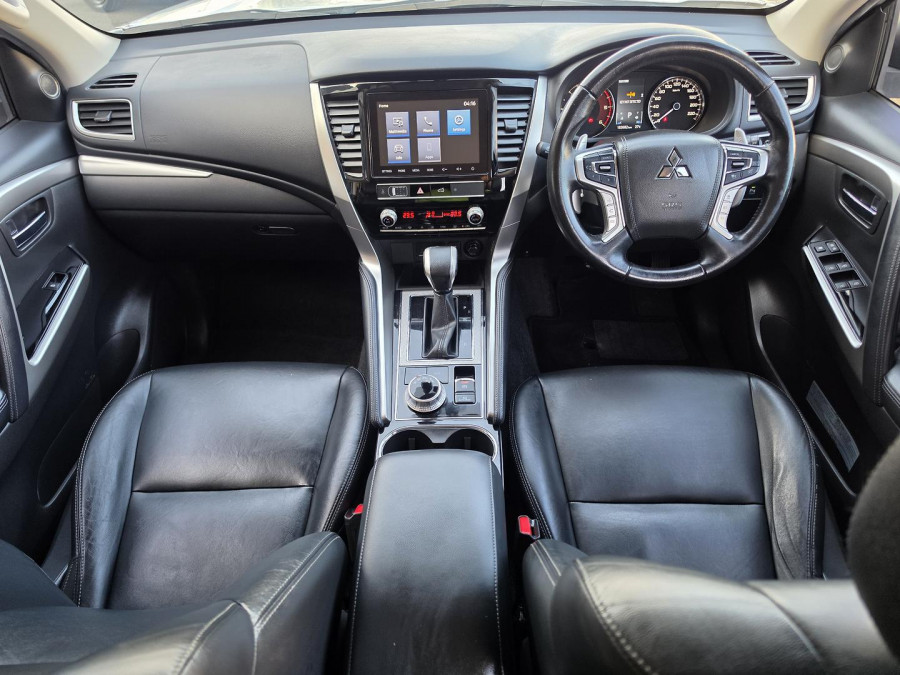 2020 Mitsubishi Pajero Sport QE GLS SUV Image 18