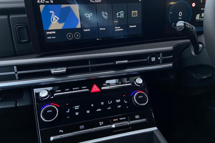 2025 Hyundai Santa Fe MX5.V1 Hybrid SUV Image 21