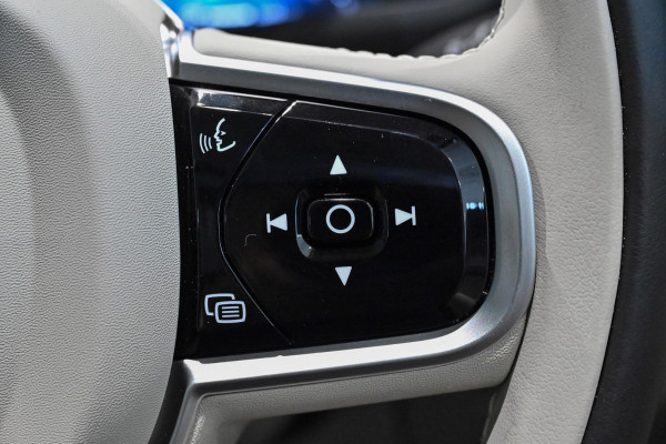 2026 Volvo XC90 L Series Ultra B5 Dark SUV Image 18