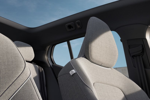 2026 Volvo EX30  Single Motor Extended Range Ultra SUV Image 8
