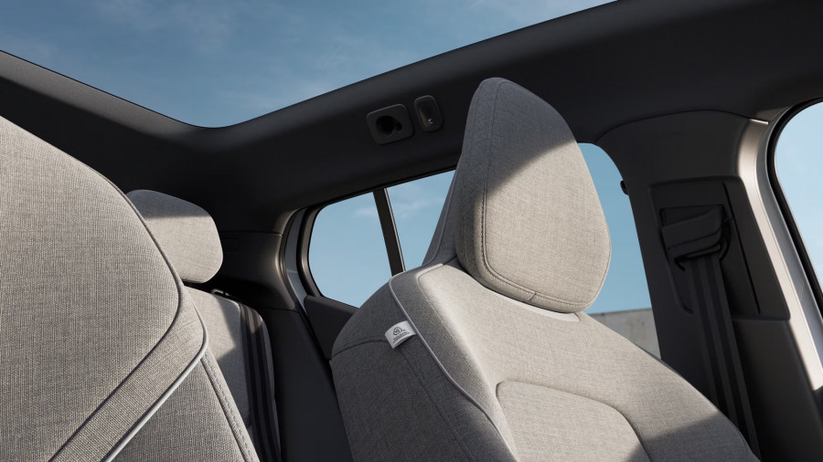 2026 Volvo EX30  Single Motor Extended Range Ultra SUV Image 8