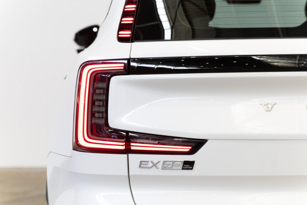2025 Volvo EX90 No Series Plus Twin Motor SUV Image 29