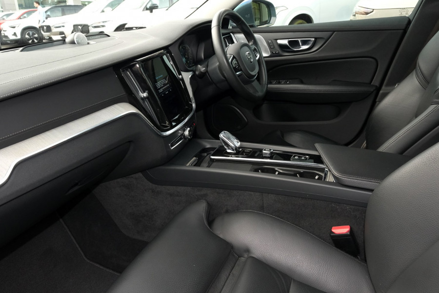 2022 Volvo S60  B5 Inscription Sedan Image 8