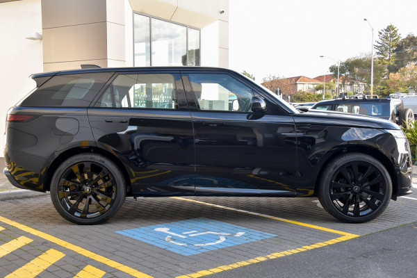 2025 Land Rover Range Rover Sport L461 D300 Dynamic SE SUV image 3