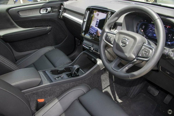 2025 Volvo XC40 XZ Plus B4 SUV Image 6